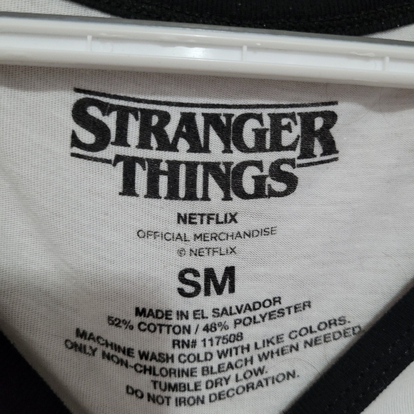 Friends don't lie Stangerthings long-sleeved baseball shirt from hot topic - Picture 3 of 4
